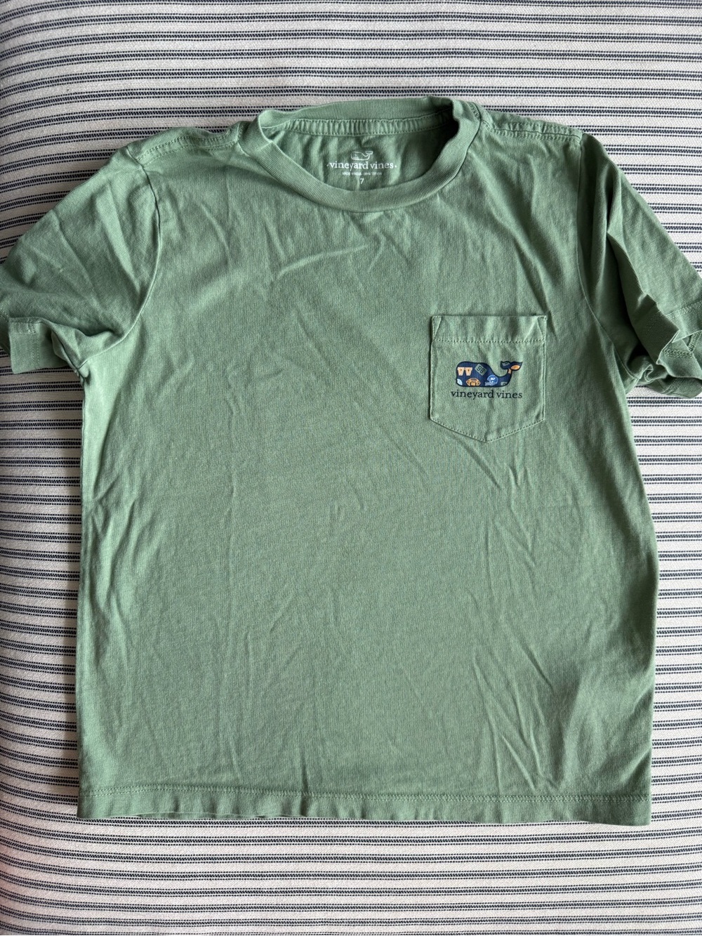 Boys size 7 Vineyard Vines Crewneck Tee in Sage
